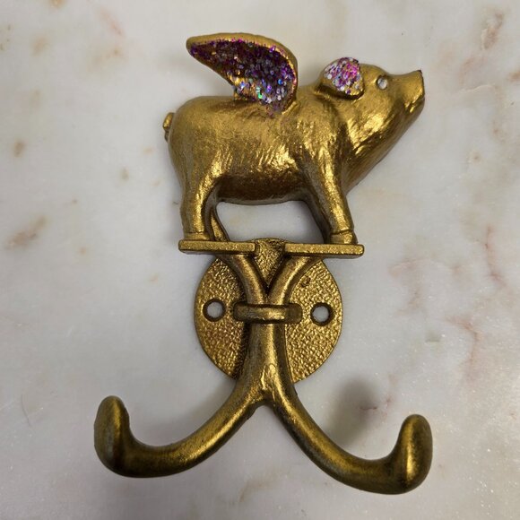 Retro Style Gold Flying Pig Hook - Picture 1 of 4